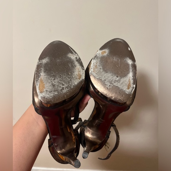 BCBGMaxazria FLORRIE BRONZE METALLIC LEATHER T STRAP HEELS Size  7 1/2 - Picture 5 of 6